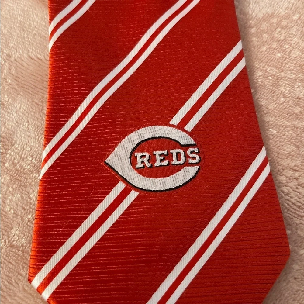 MLB Reds Tie with White Stripes - Picture 2 of 7